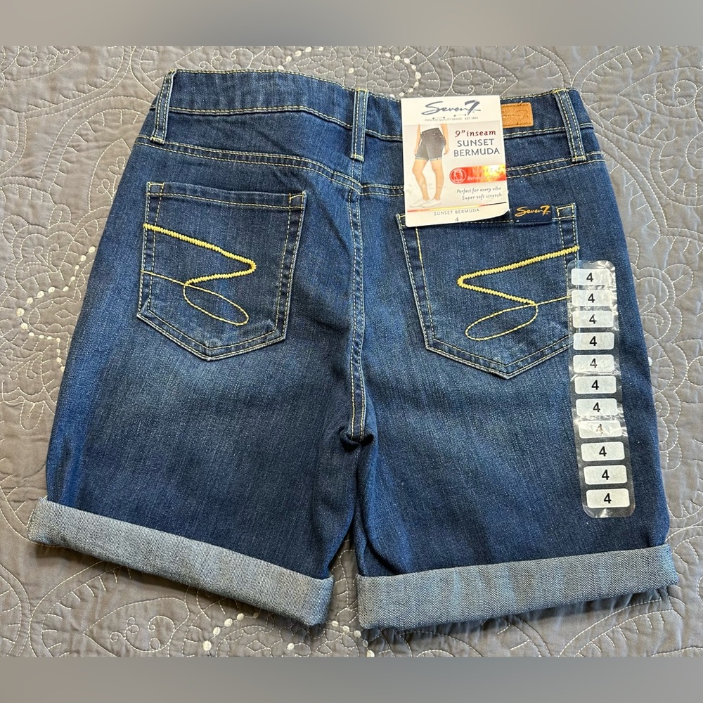 Seven7 Women’s Blue Denim Rolled Cuff Sunset Bermuda Shorts NWT Size 4